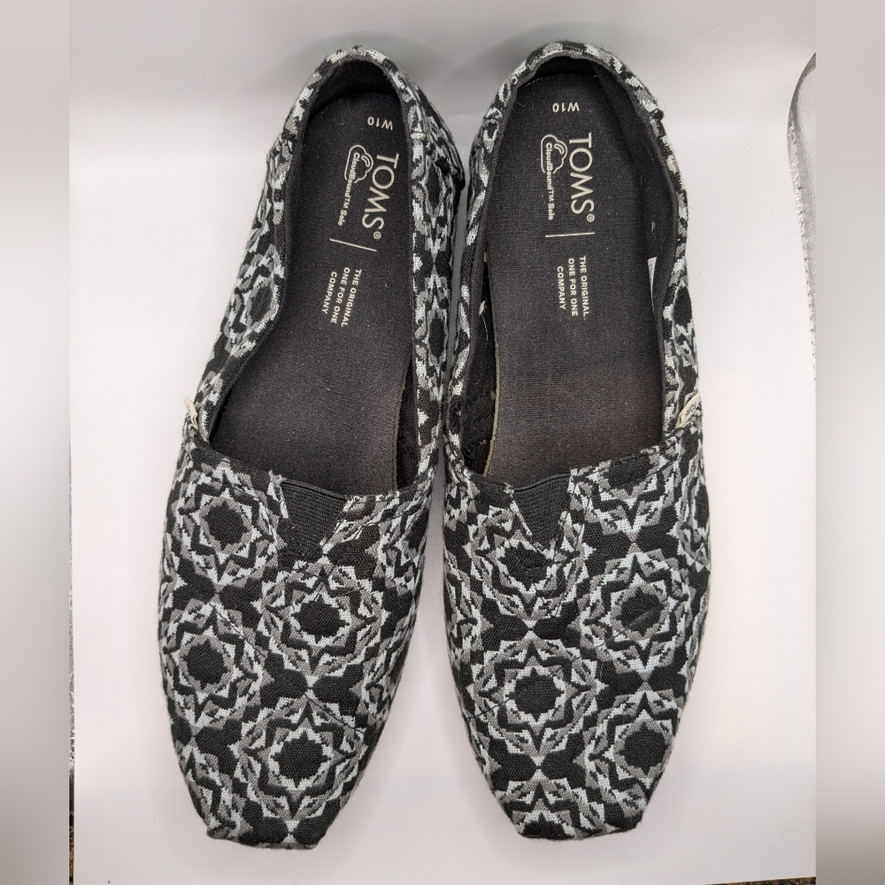 TOMS Women's Black and White Patterned Canvas Slip On Loafers - Picture 2 of 7